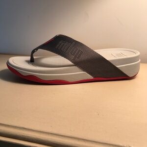 FIT FLOP SURFA TOE POST PEWTER GRAY SANDALS